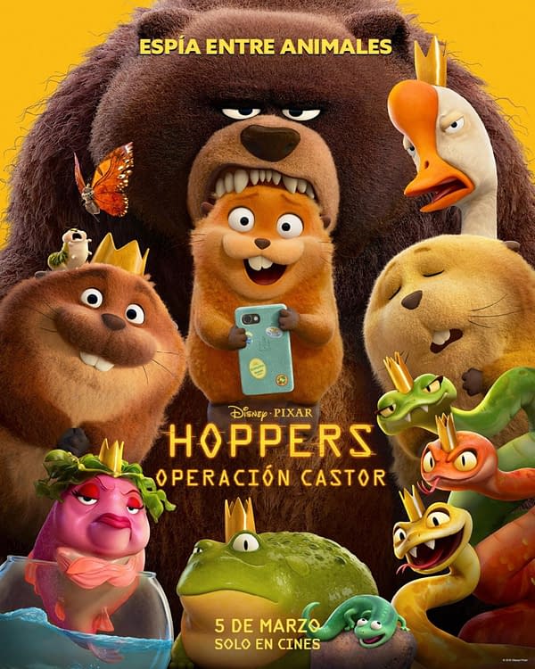 A colorful illustration promoting the Disney-Pixar film 'Hoppers: Operación Castor,' featuring animated characters including a cheerful beaver holding a smartphone, a large bear, various colorful frogs, and snakes, all set against a bright yellow background.