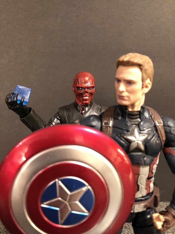 Marvel Legends SDCC Exclusive Red Skull and Tesseract 14