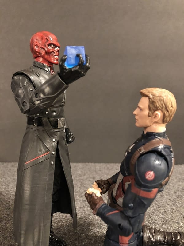 Marvel Legends SDCC Exclusive Red Skull and Tesseract 16