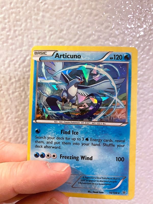 Cracked Ice version of Roaring Skies Articuno. Credit: Pokémon TCG