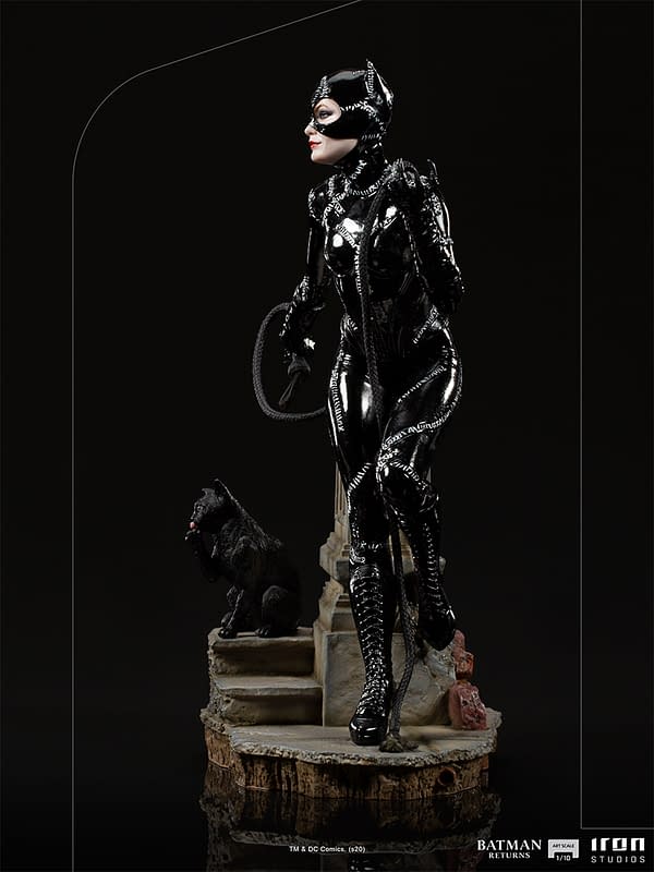 Catwoman Gets New Batman Returns Statue from Iron Studios