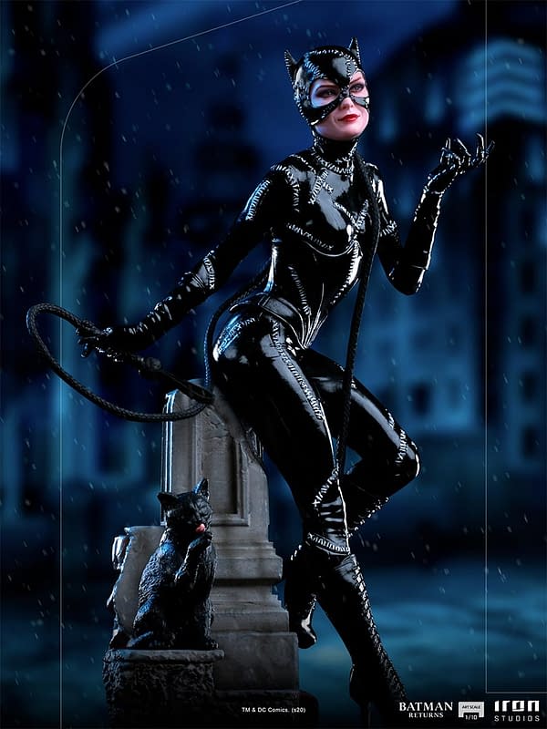 Catwoman Gets New Batman Returns Statue from Iron Studios