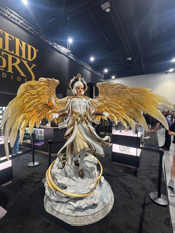 Walking Round San Diego Comic-Con And Into Her Universe