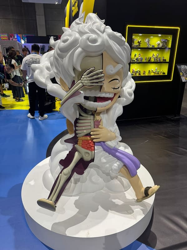 Walking Round San Diego Comic-Con And Into Her Universe