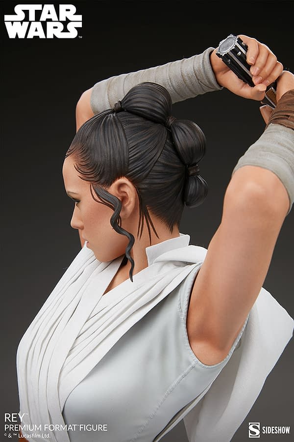 Star Wars Rey Rise of Skywalker Statue Debuts from Sideshow 