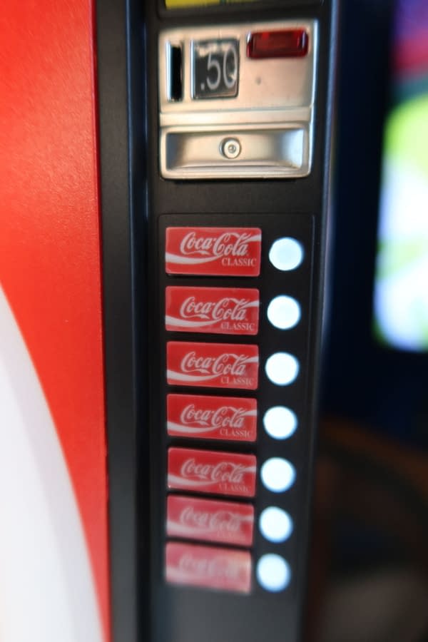 Review: Coca-Cola Classic Replica Vending Machine Mini Fridge