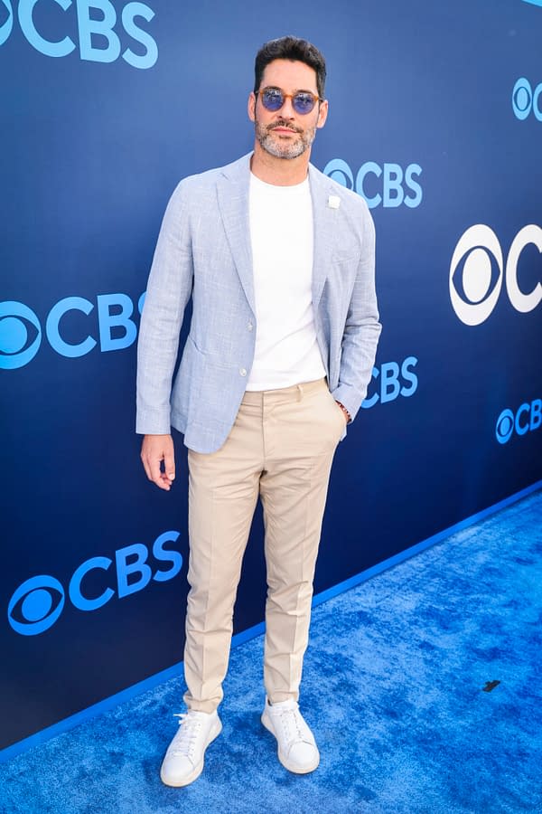 CIA: "FBI" Universe Series Star Tom Ellis Checks Out CBS Fest (IMAGES)