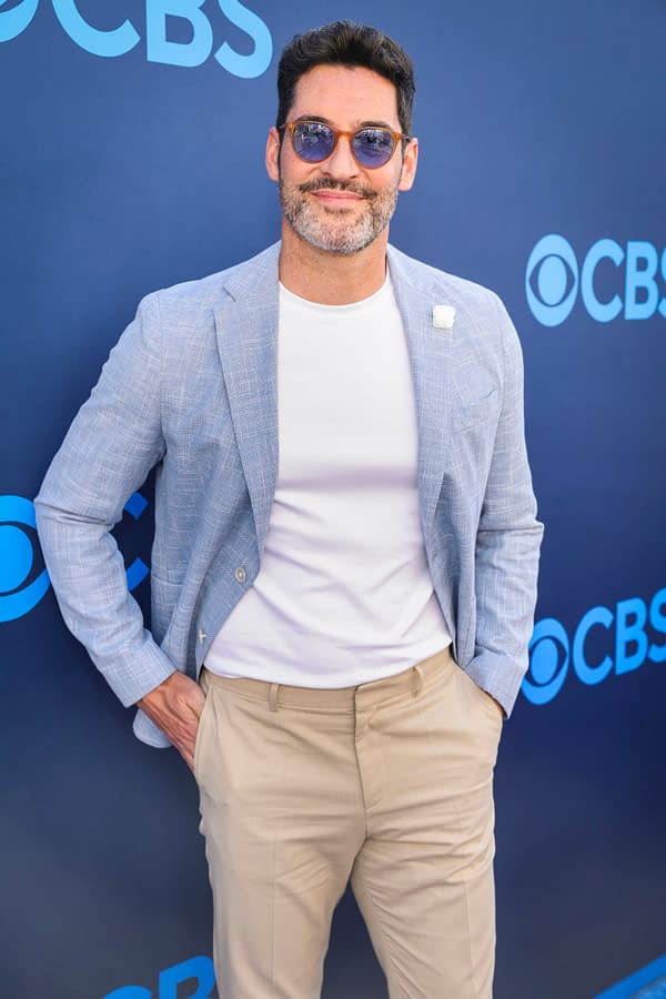 CIA: "FBI" Universe Series Star Tom Ellis Checks Out CBS Fest (IMAGES)