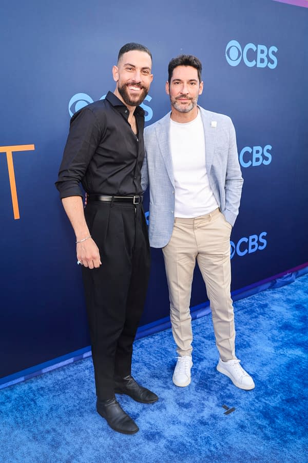 CIA: "FBI" Universe Series Star Tom Ellis Checks Out CBS Fest (IMAGES)