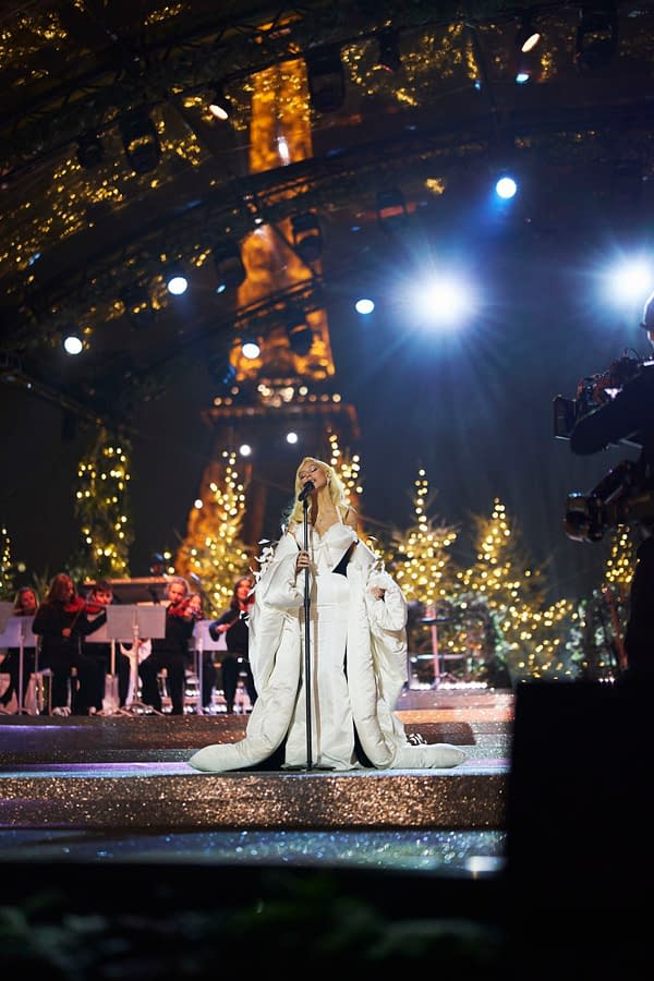 Christina Aguilera Celebrates "Christmas in Paris" Tonight: A Preview