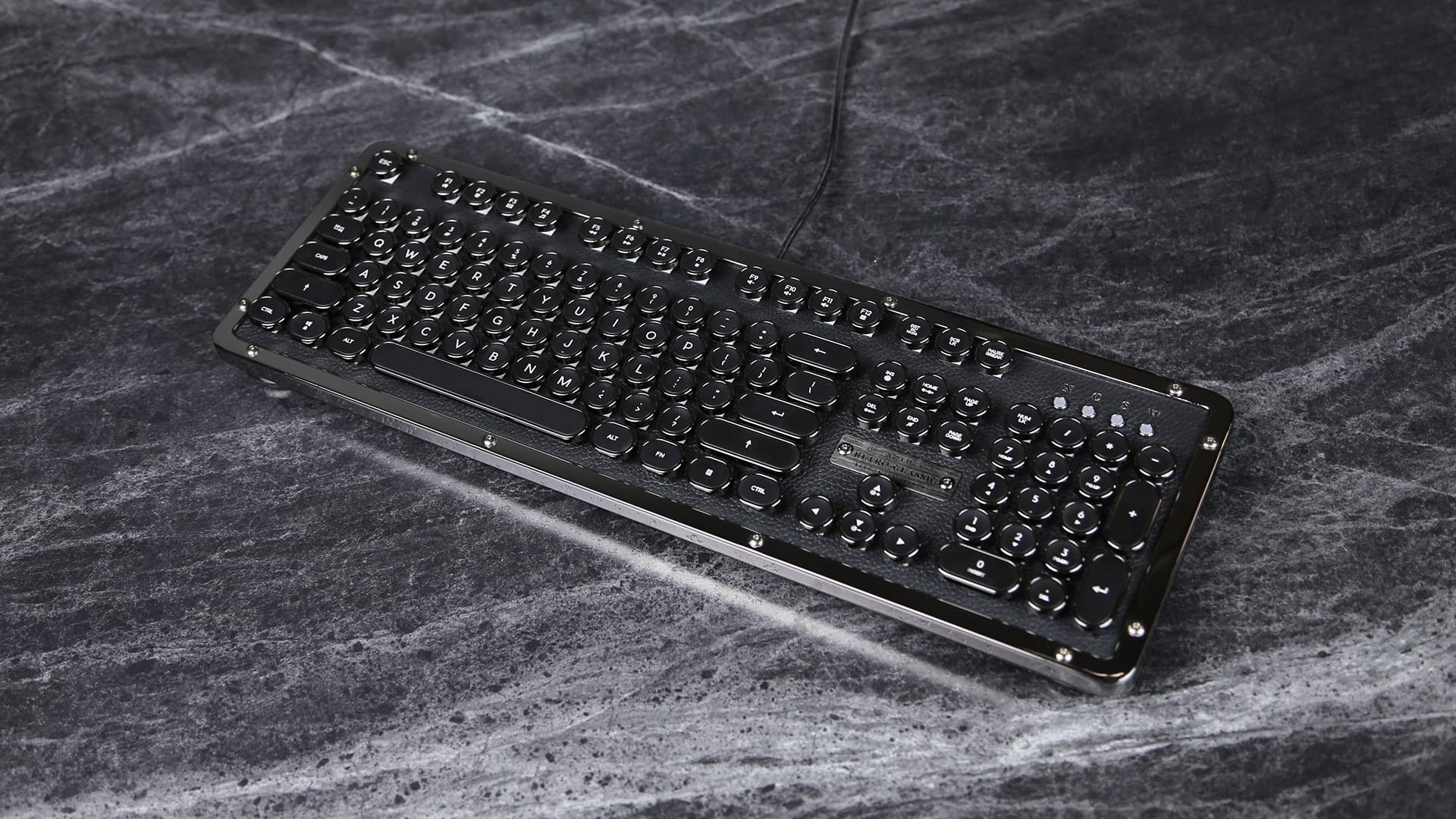 AZIO-Retro-Onyx-5.jpg