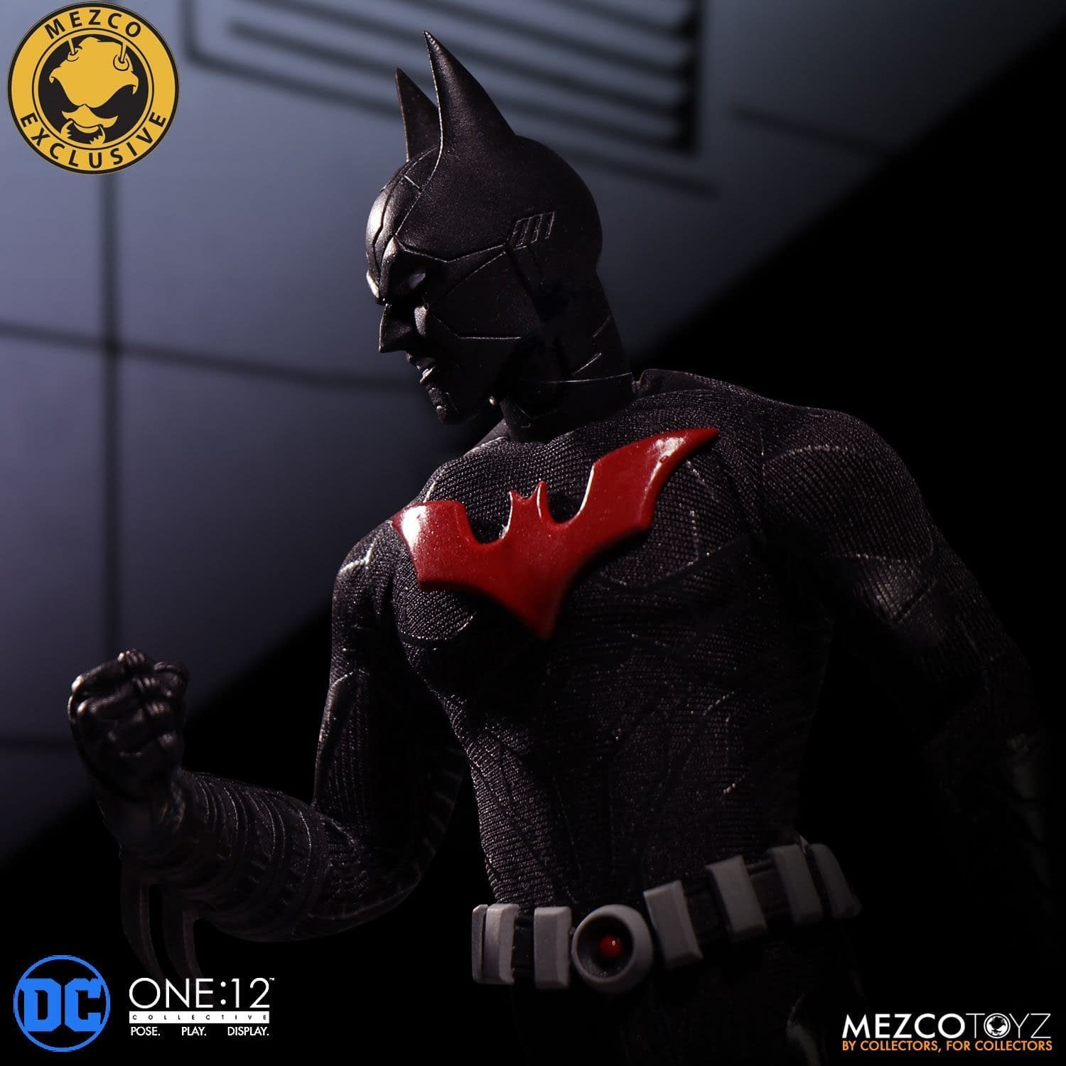 Mezco Brings One:12 Collective Batman Beyond Figure to SDCC