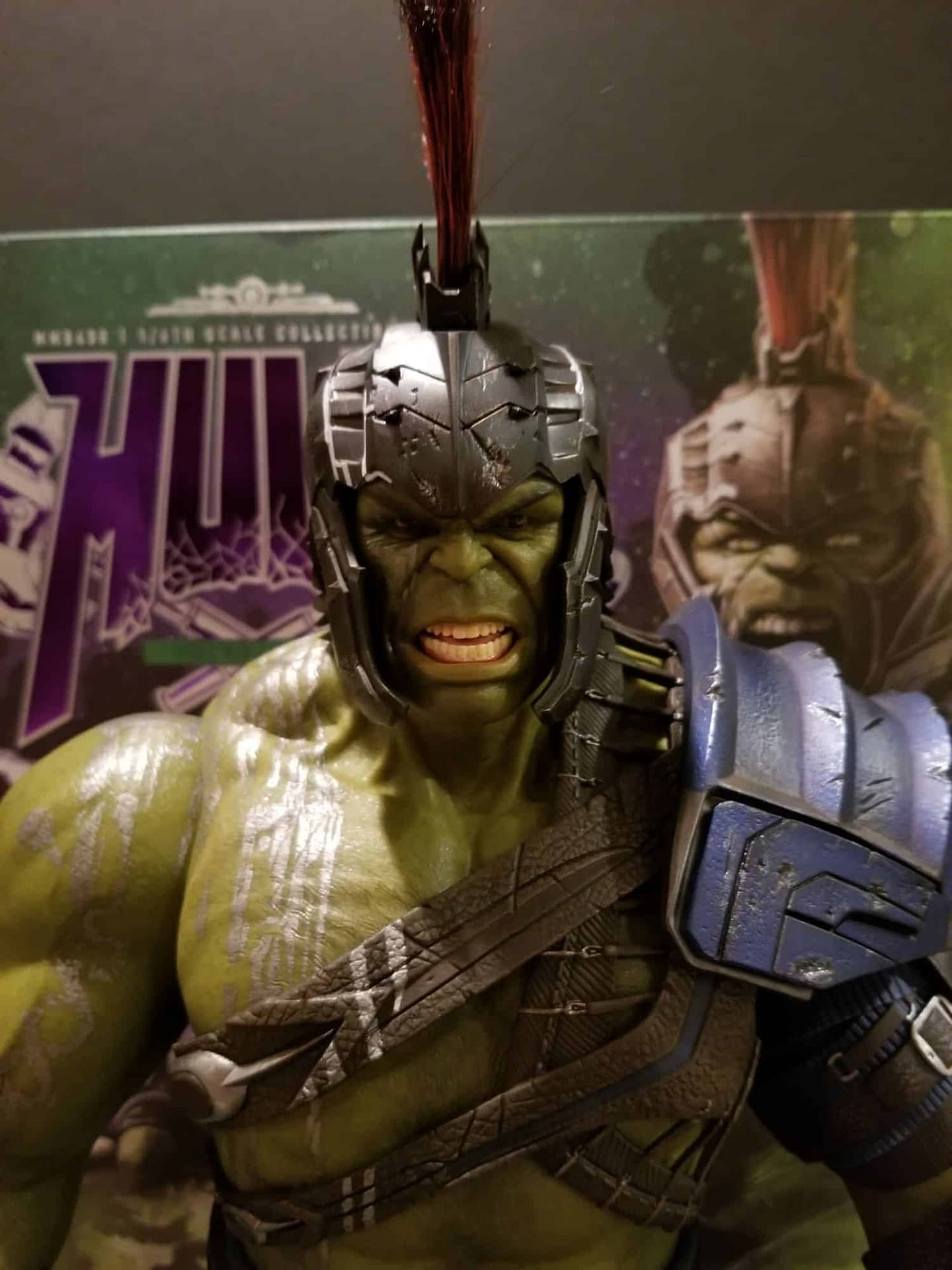 Lets Take a Look at Hot Toys Thor: Ragnarok Gladiator Hulk Figure