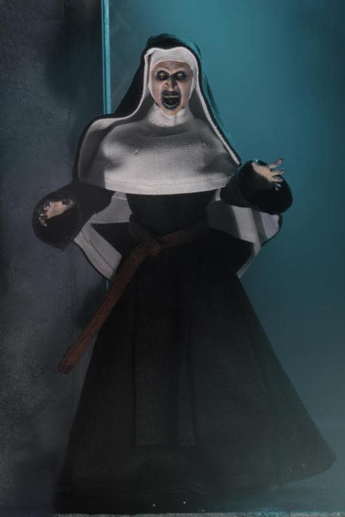 The Nun Valak Figure by NECA 4