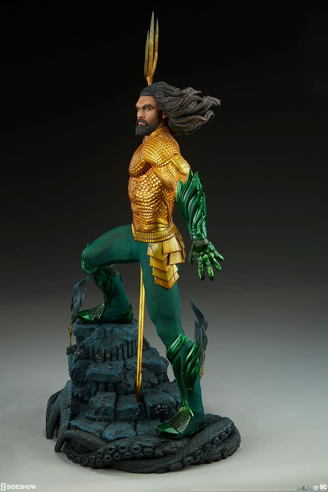 Sideshow Collectibles Premium Format Figure Aquaman 3