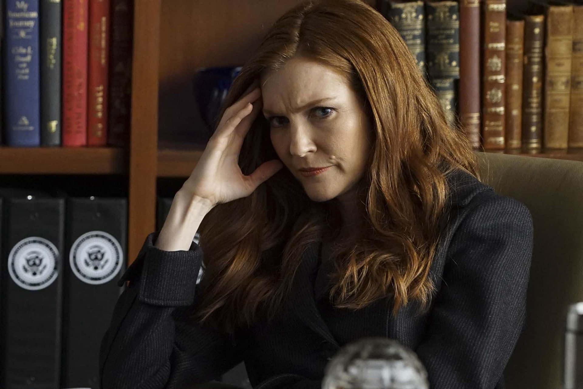 "Locke &#038; Key" Writers Impress Darby Stanchfield, Who Shares Group Photo [VIDEO]
