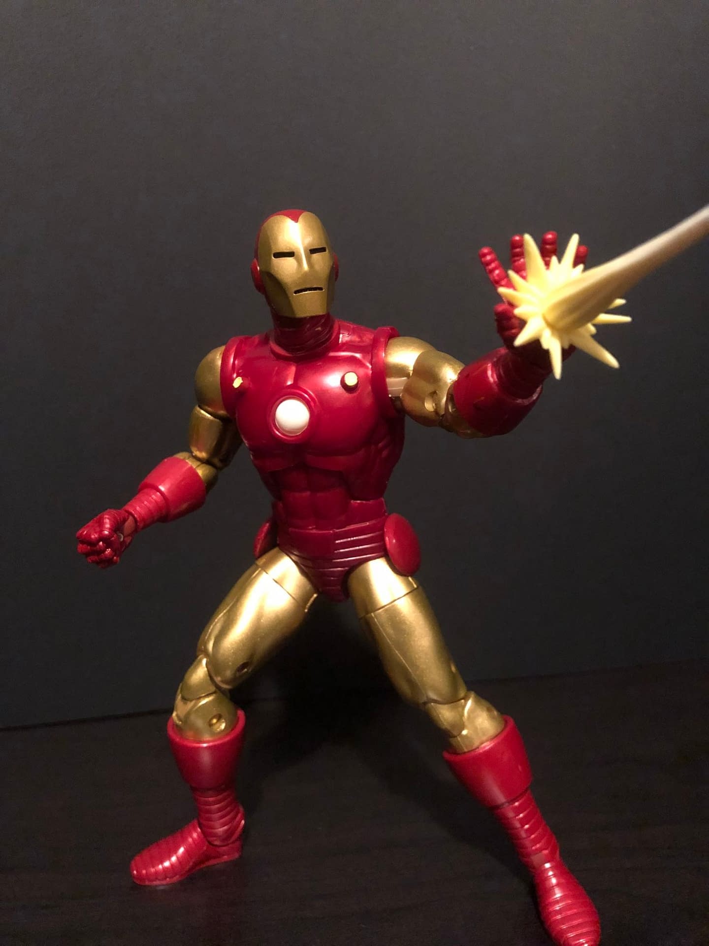 Marvel's 80th Anniversary Iron Man Marvel Legends Figure [Review]
