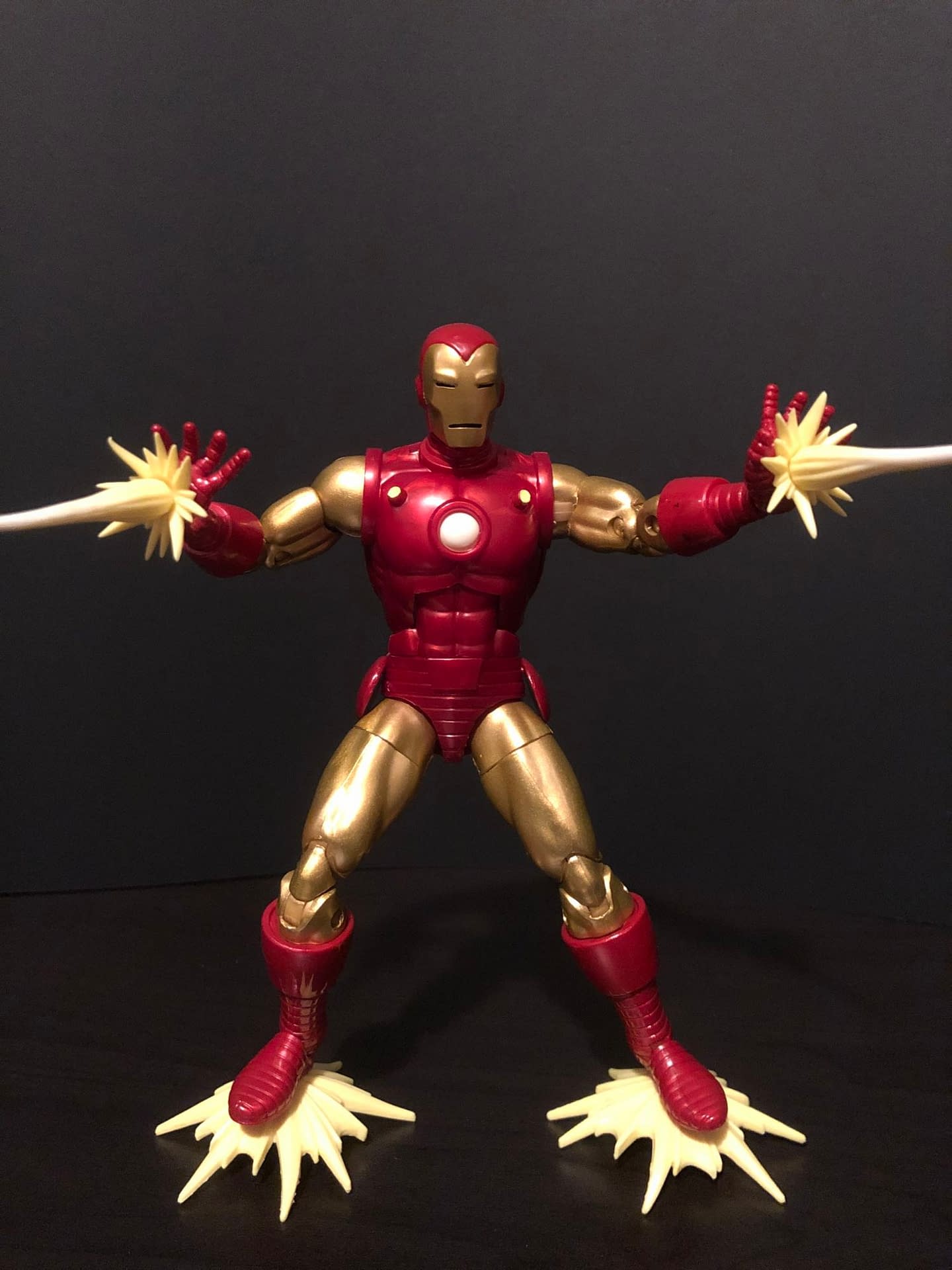 Marvel’s 80th Anniversary Iron Man Marvel Legends Figure [REVIEW]