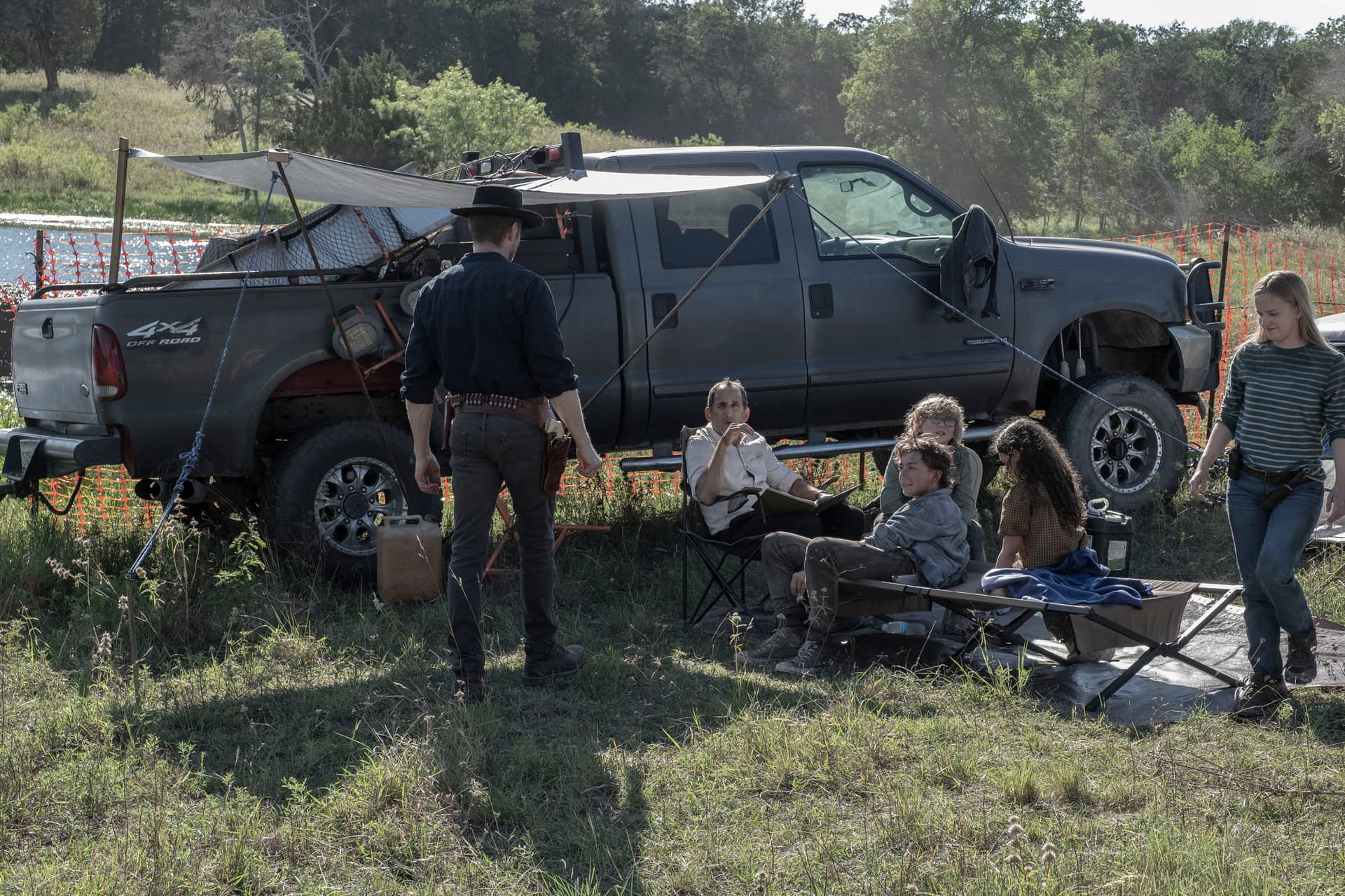 "Fear the Walking Dead" Season 5 "Channel 5": Can Grace Survive the Journey? [PREVIEW]