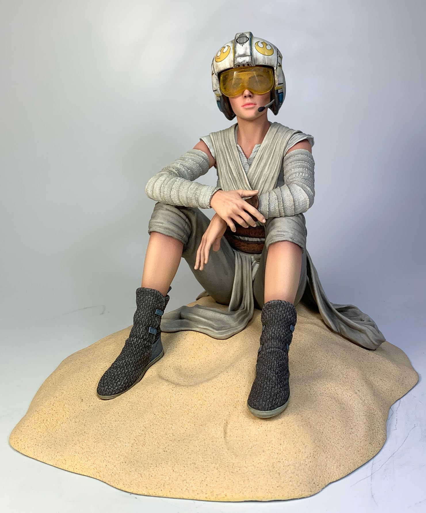 Rey Warms Our Hearts in New Exclusive Star Wars Gentle Giant Statue 