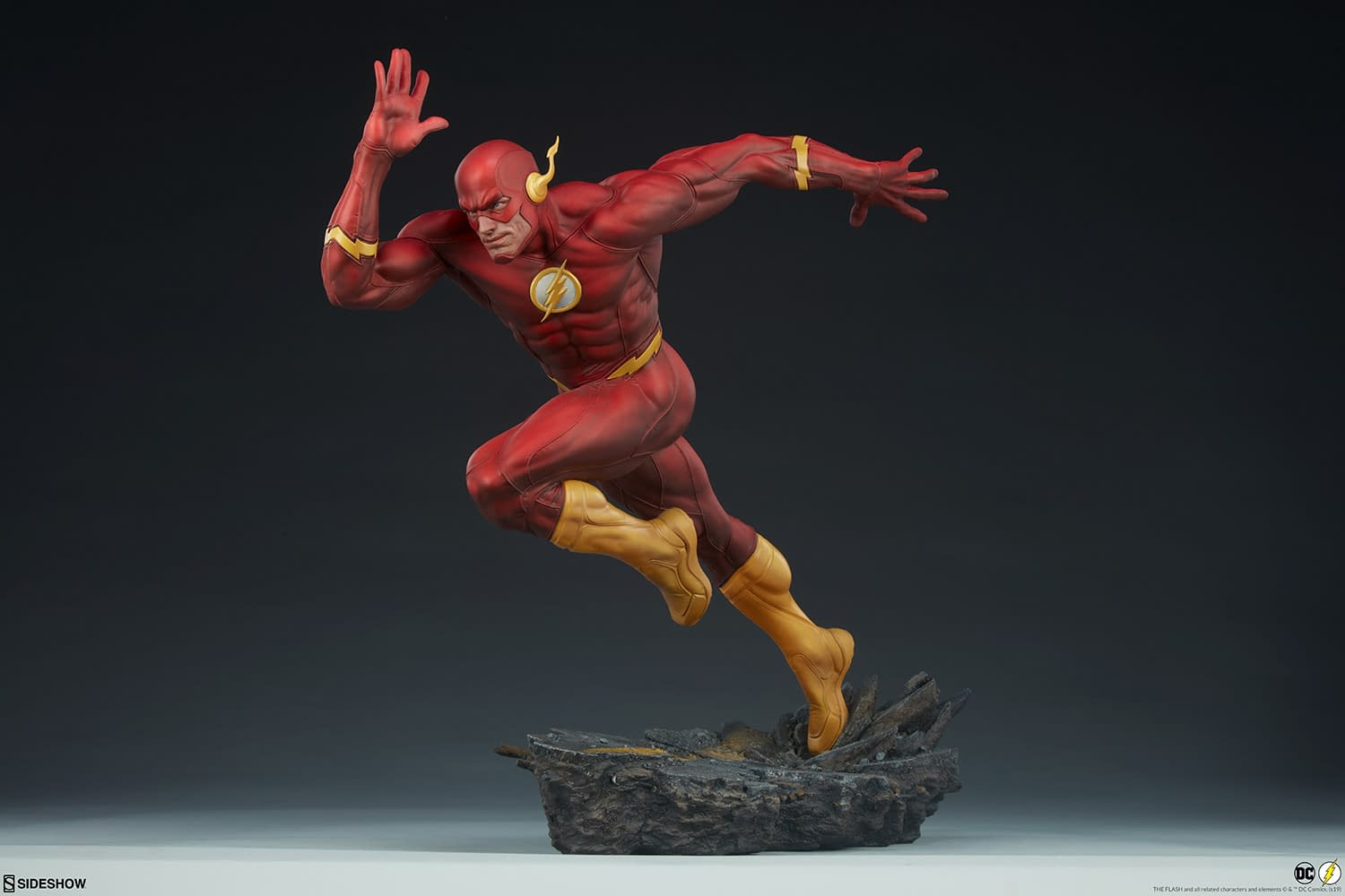 The Flash Races to Our Shelves with New Sideshow Collectibles Statue 