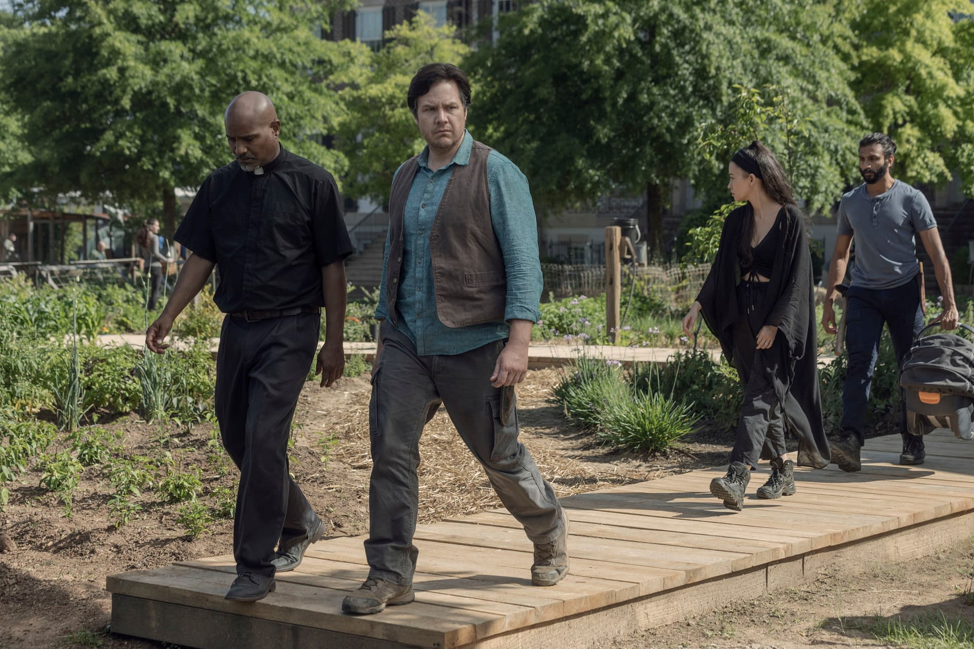 "The Walking Dead" Season 10: Angela Kang Talks Gamma, Whisperers/Cults &#038; Borders [PREVIEW]