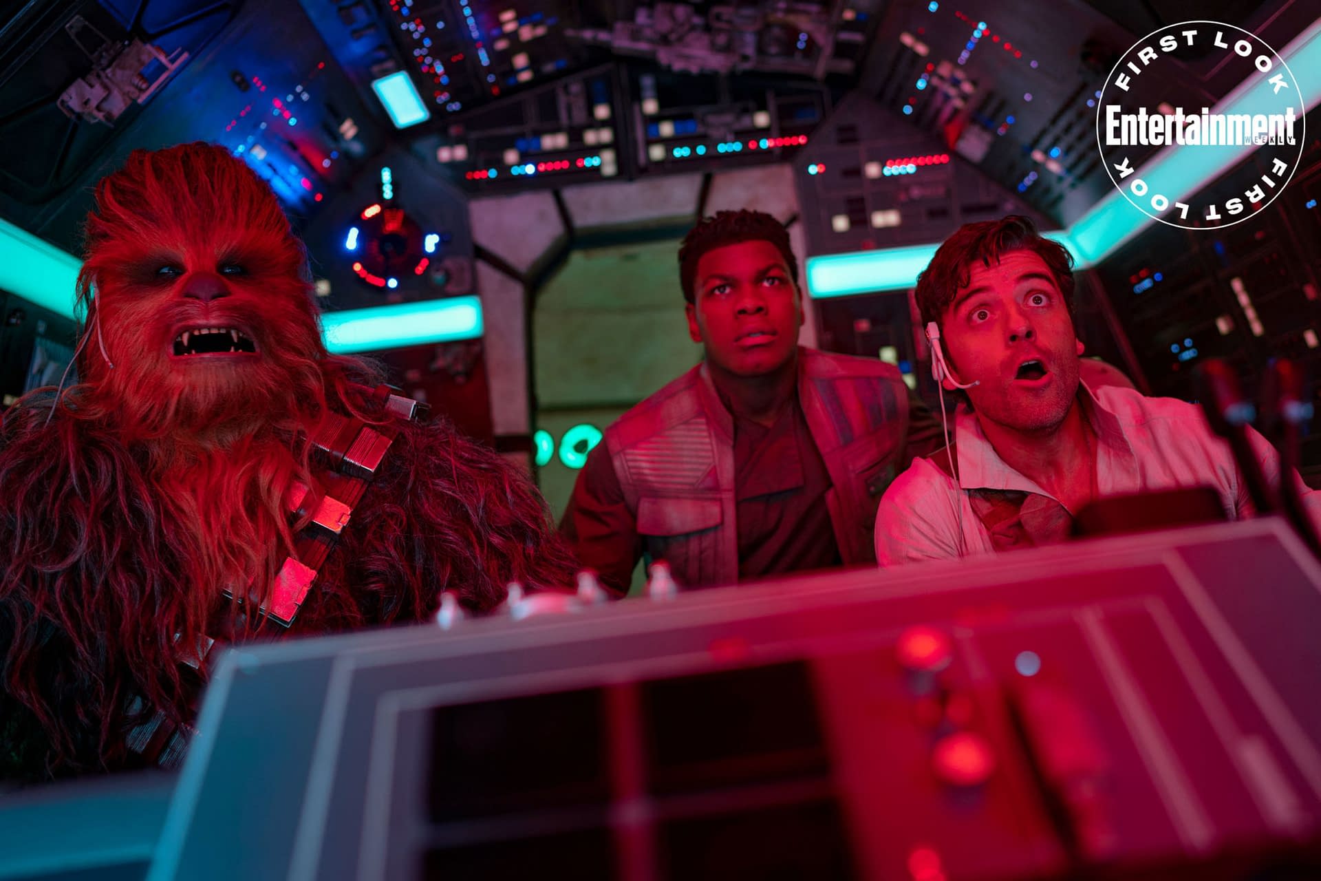 "Star Wars": 8 New Photos from "The Rise Skywalker", First Look at Richard E. Grant