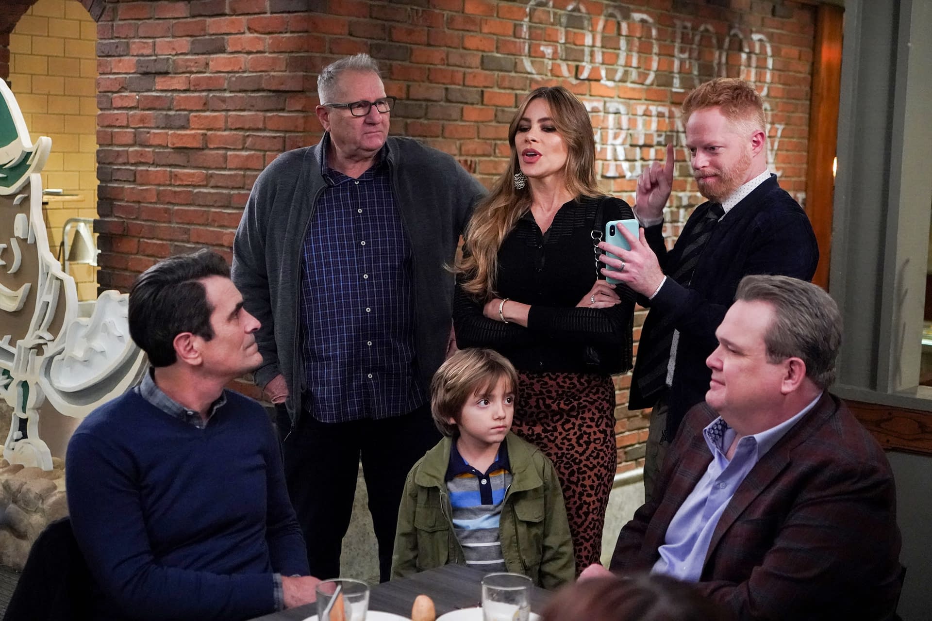  Modern Family Season 11 Spuds The Parent s Trap PREVIEW 