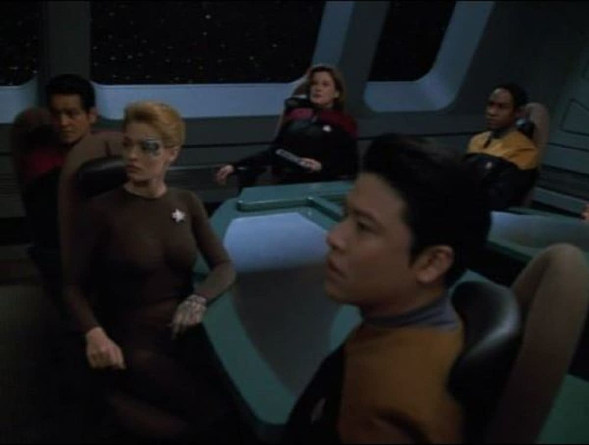 "Star Trek: Voyager": Tim Russ Shares Cast Reunion Selfie From "Star Trek" Cruise