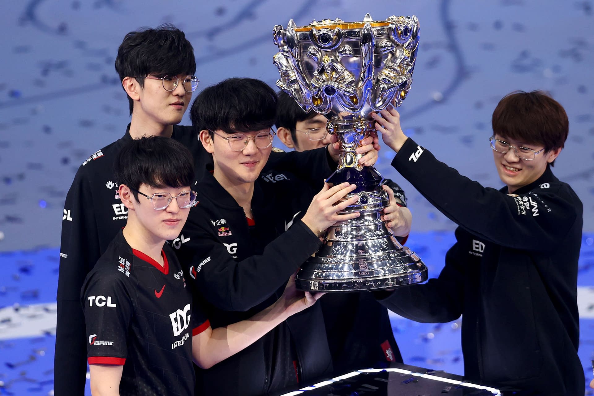 EDward Gaming Takes League Of Legends 2021 World Championship