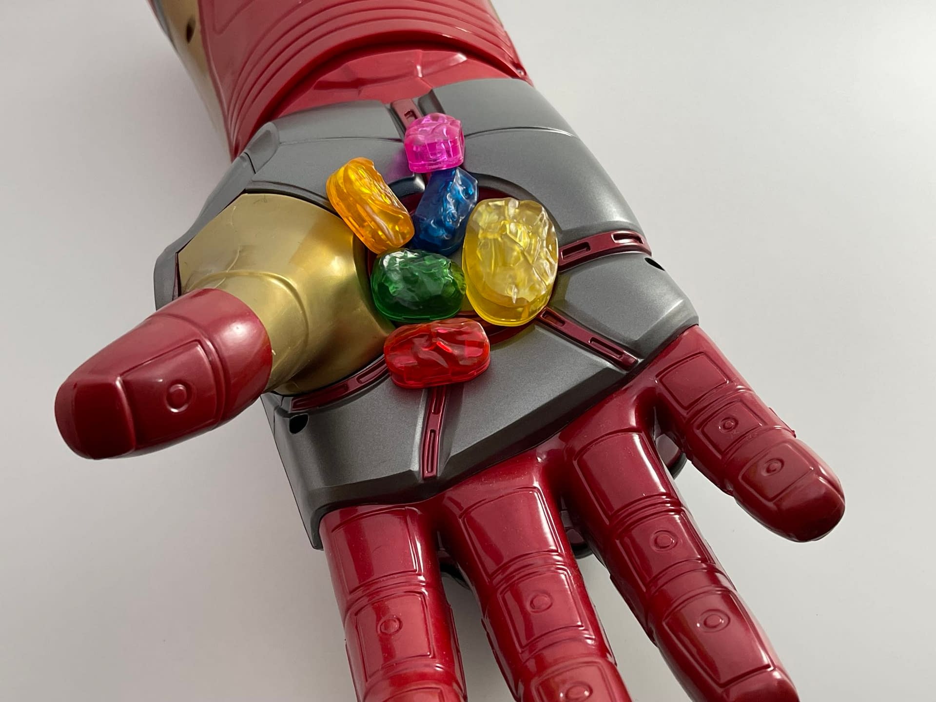 Stark best sale gauntlet hasbro