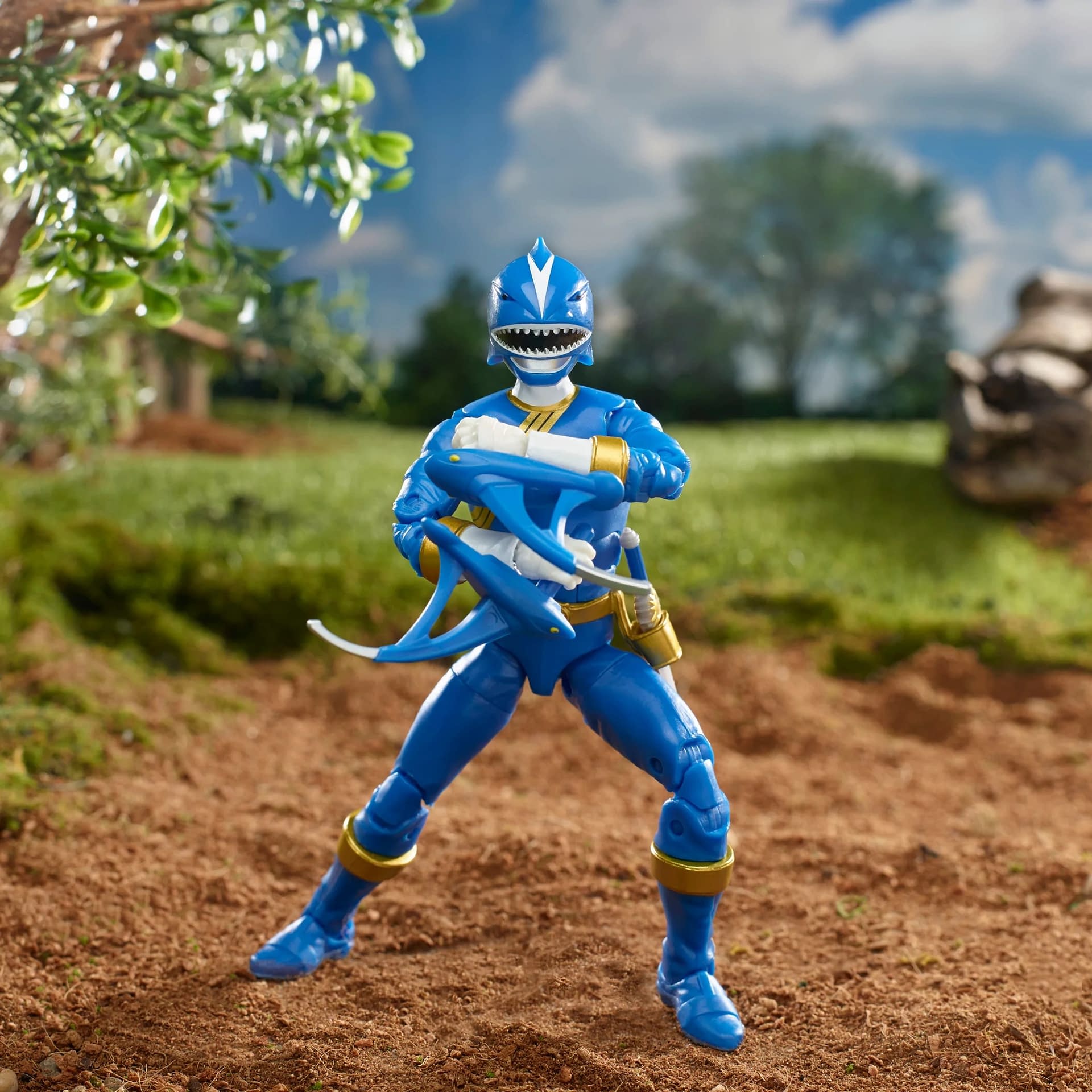 Hasbro Debuts New Power Rangers Figure with Blue Wild Force Ranger