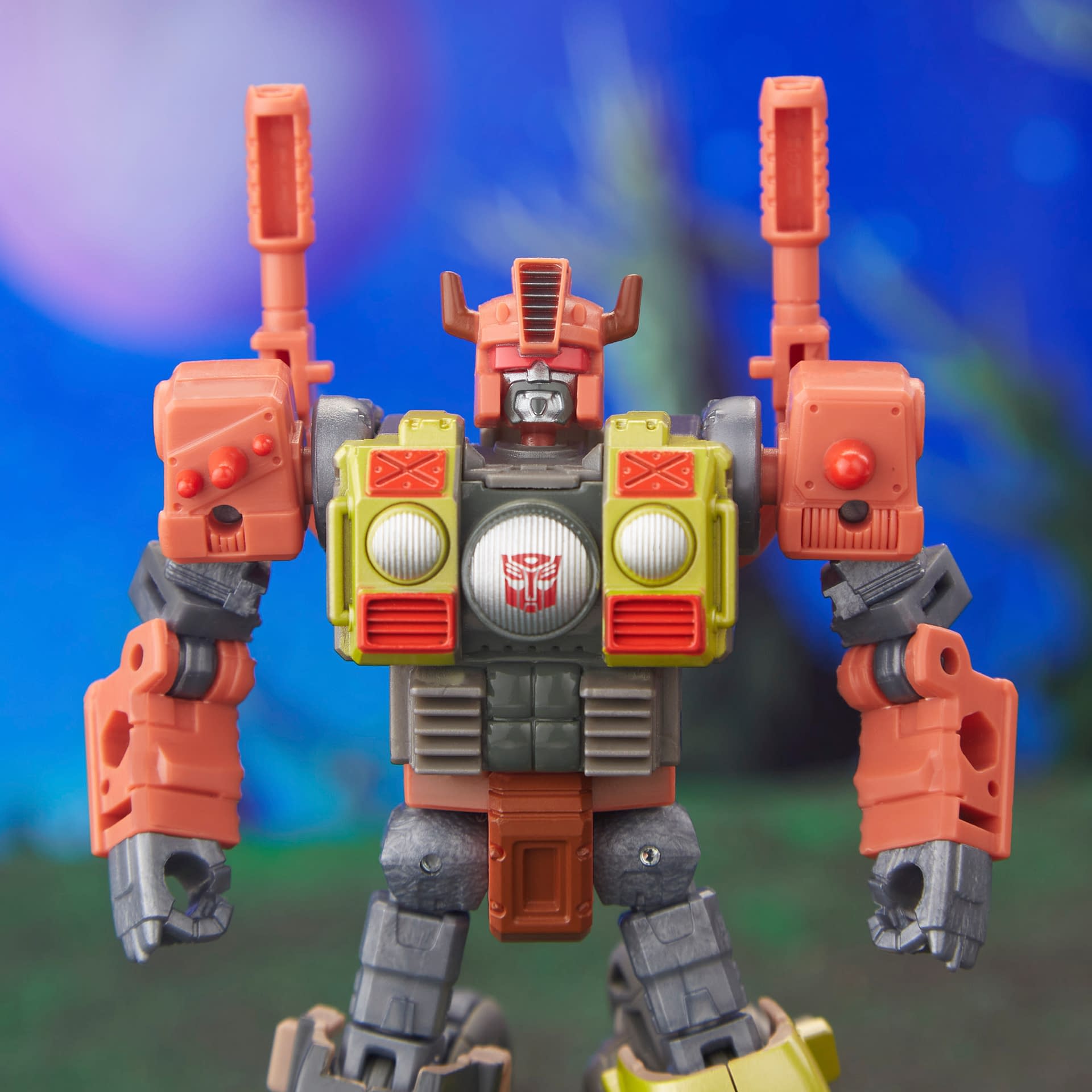 The Transformers Crosscut and Crashbar Join the Fight with Hasbro 