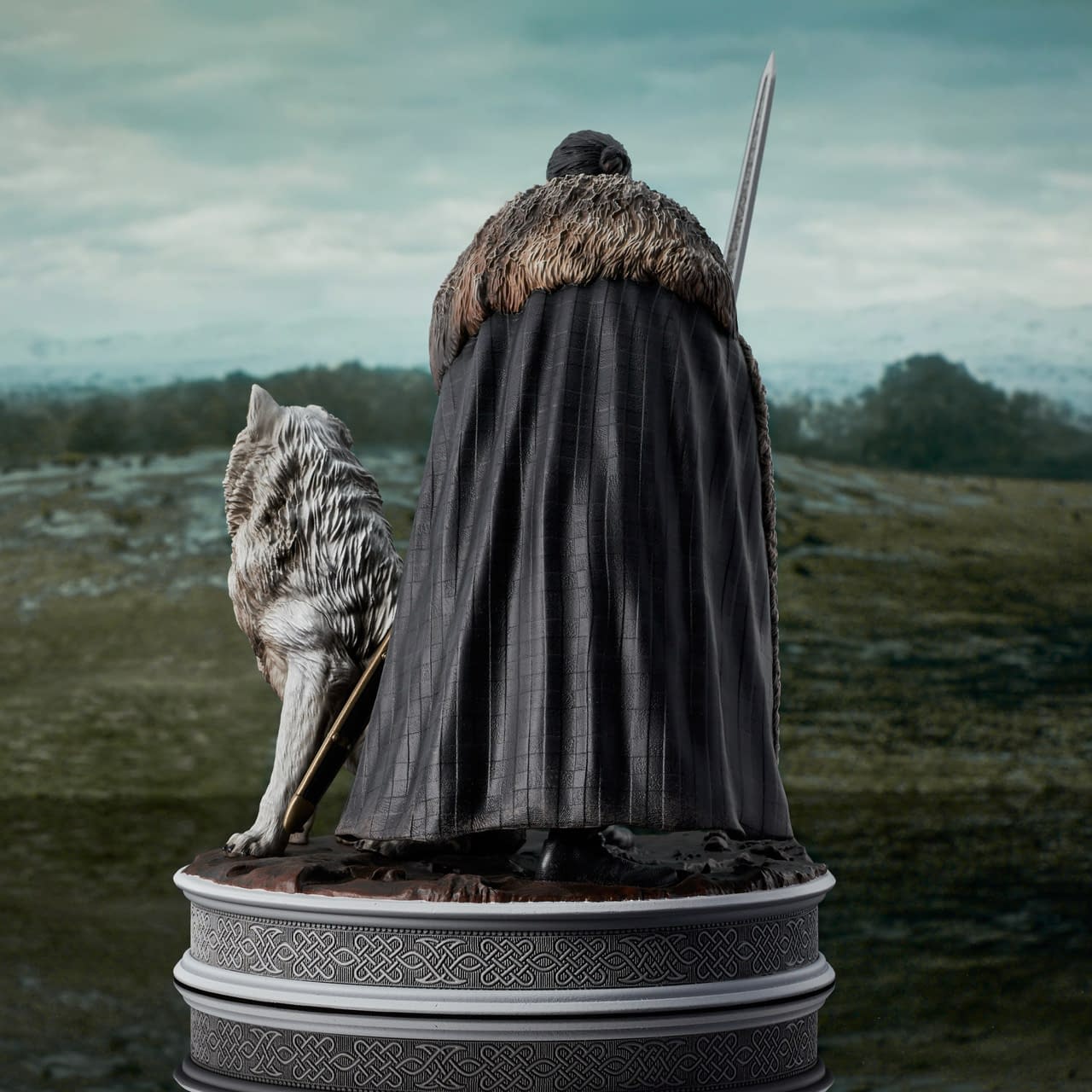 Game of Thrones Jon Snow and Ghost Come to Diamond Select Toys 