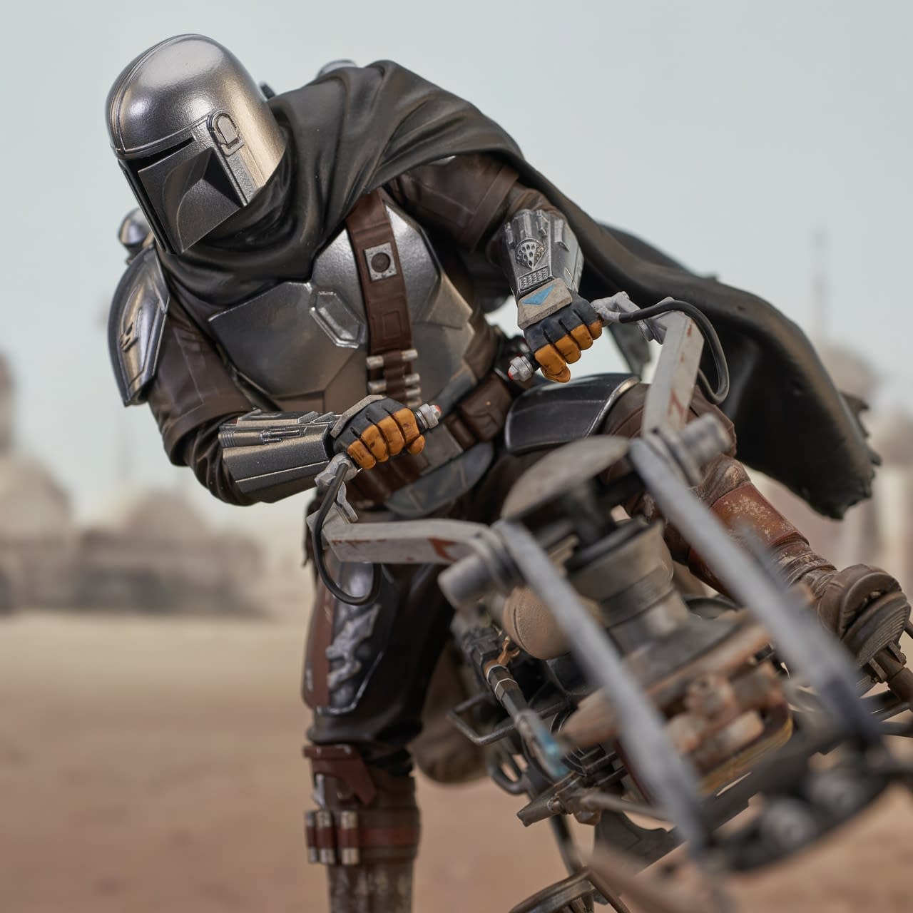 New Star Wars Statues Arrive at Gentle Giant Ltd. with Luke and Mandos