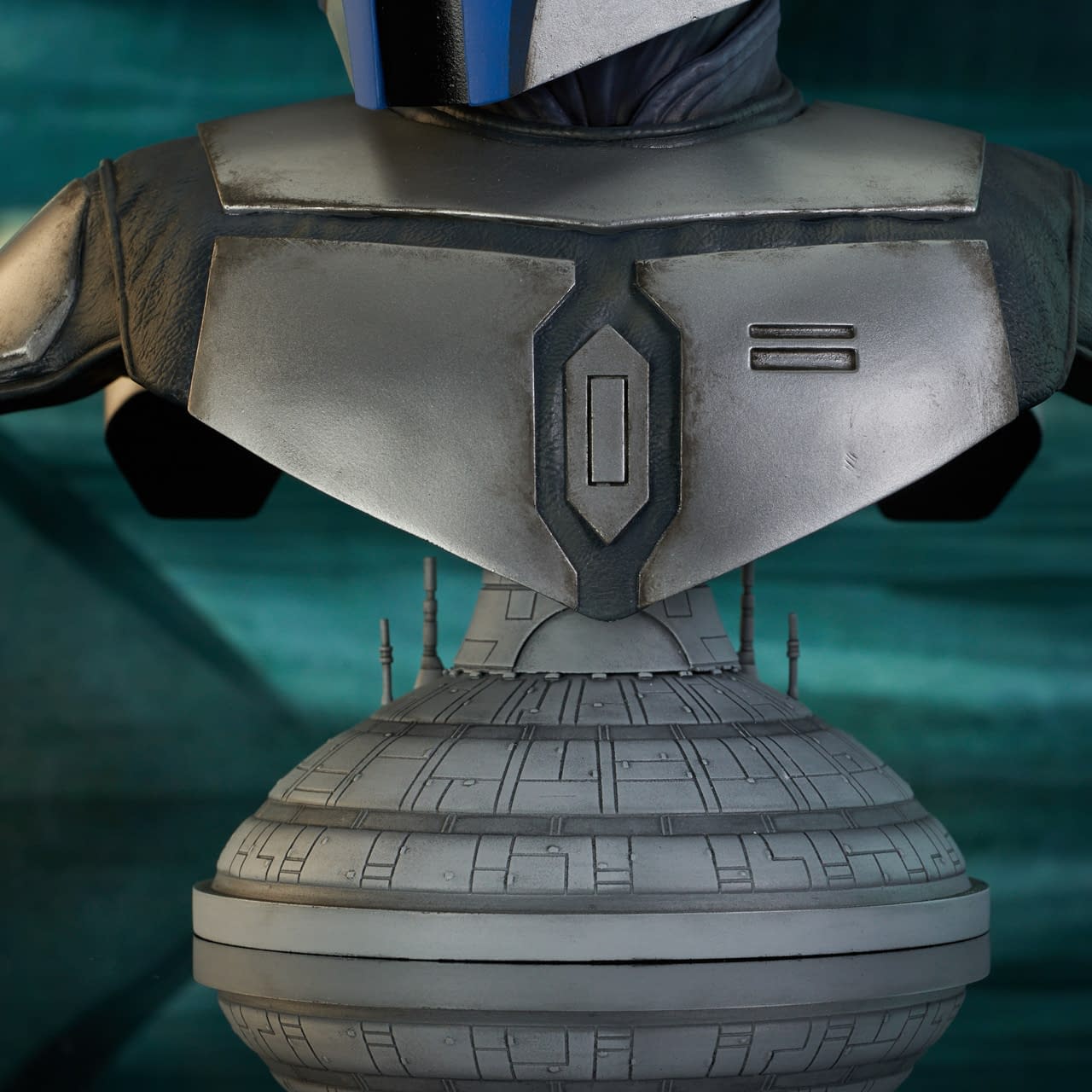 New Star Wars Statues Arrive at Gentle Giant Ltd. with Luke and Mandos