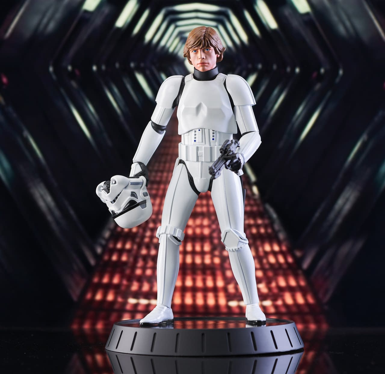 New Star Wars Statues Arrive at Gentle Giant Ltd. with Luke and Mandos
