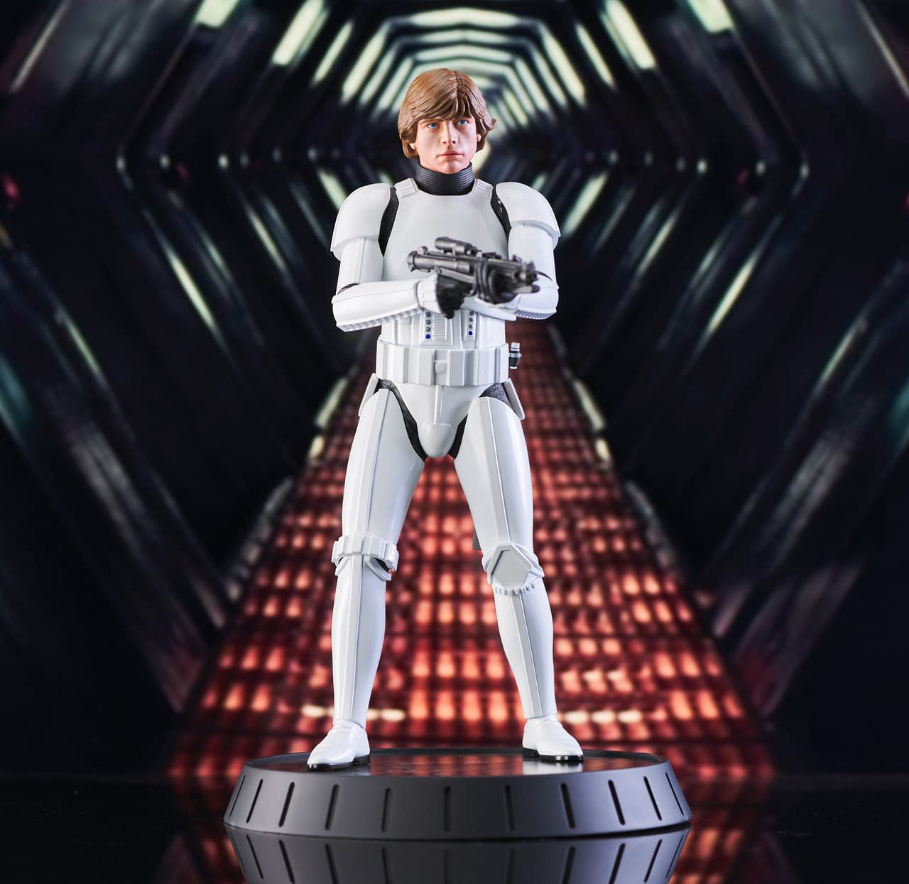 New Star Wars Statues Arrive at Gentle Giant Ltd. with Luke and Mandos