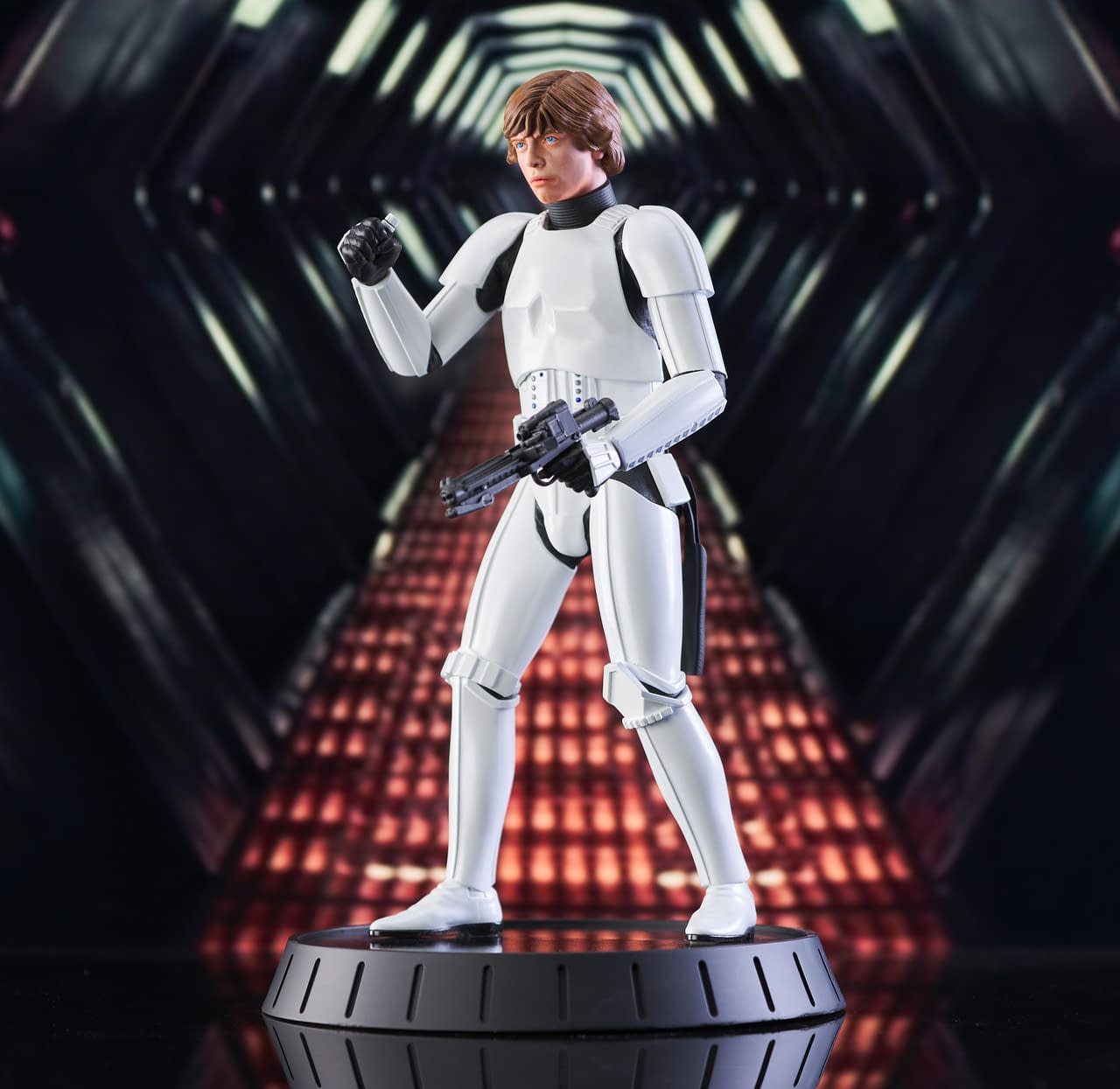 New Star Wars Statues Arrive at Gentle Giant Ltd. with Luke and Mandos