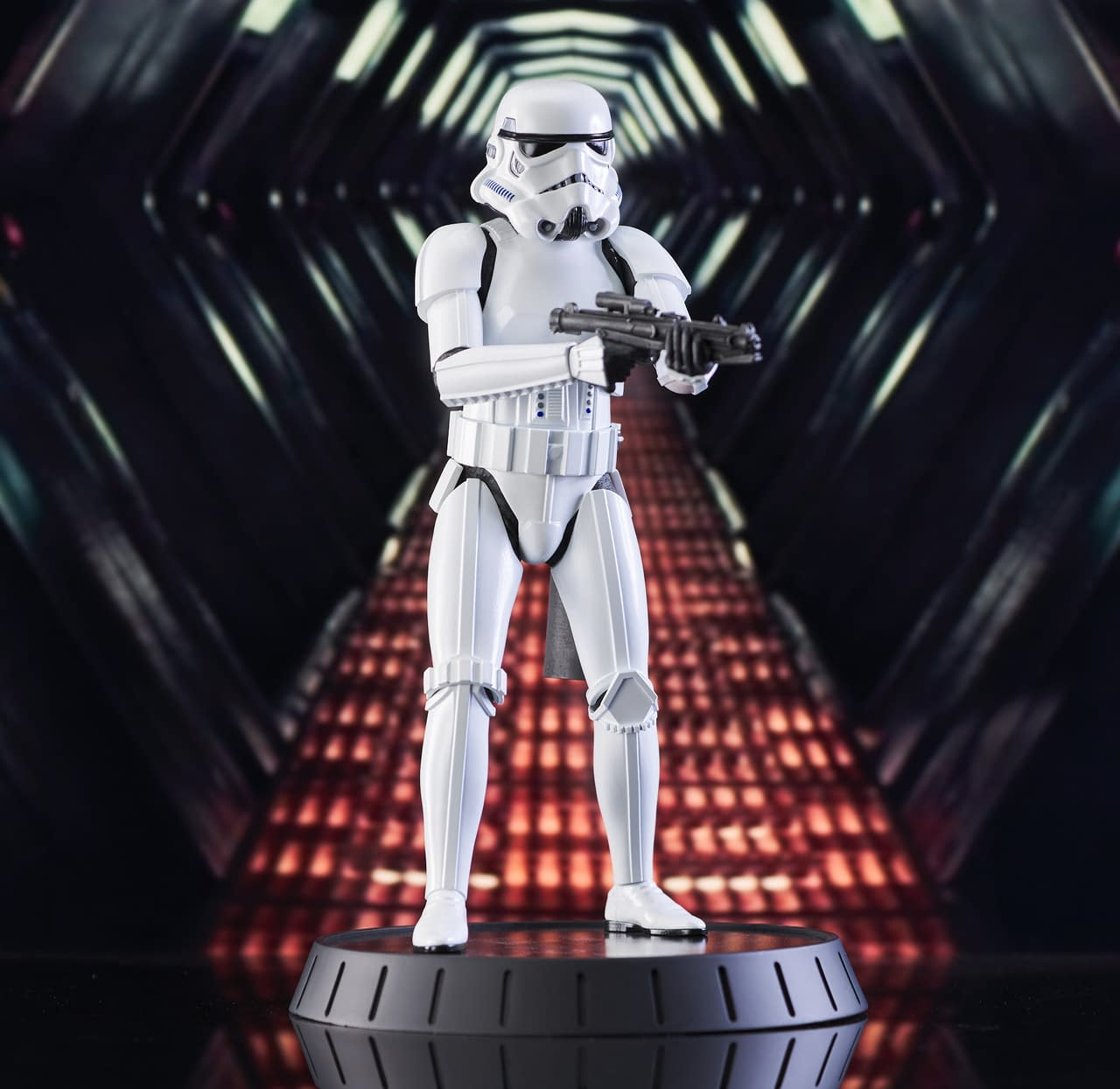 New Star Wars Statues Arrive at Gentle Giant Ltd. with Luke and Mandos