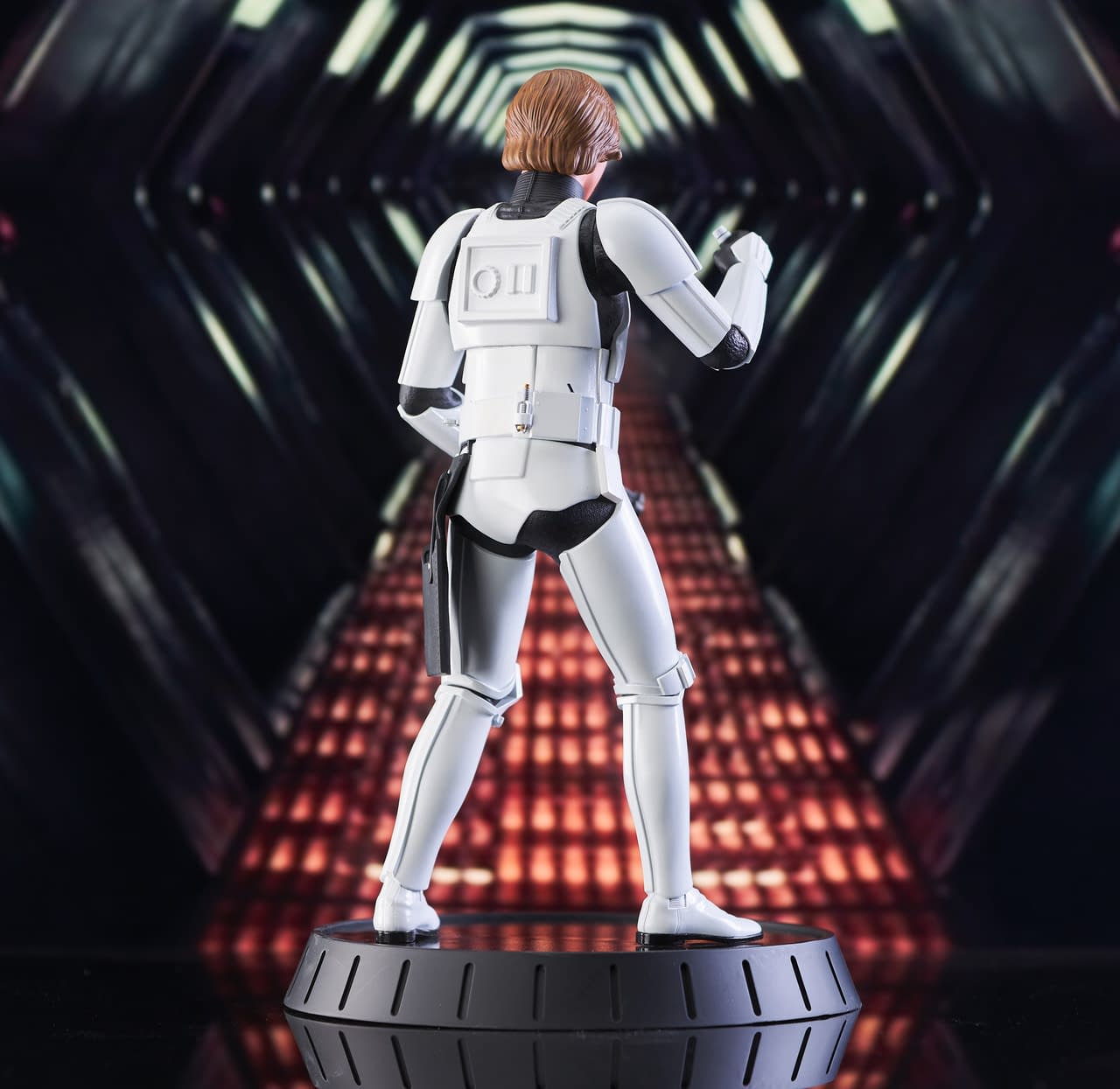New Star Wars Statues Arrive at Gentle Giant Ltd. with Luke and Mandos