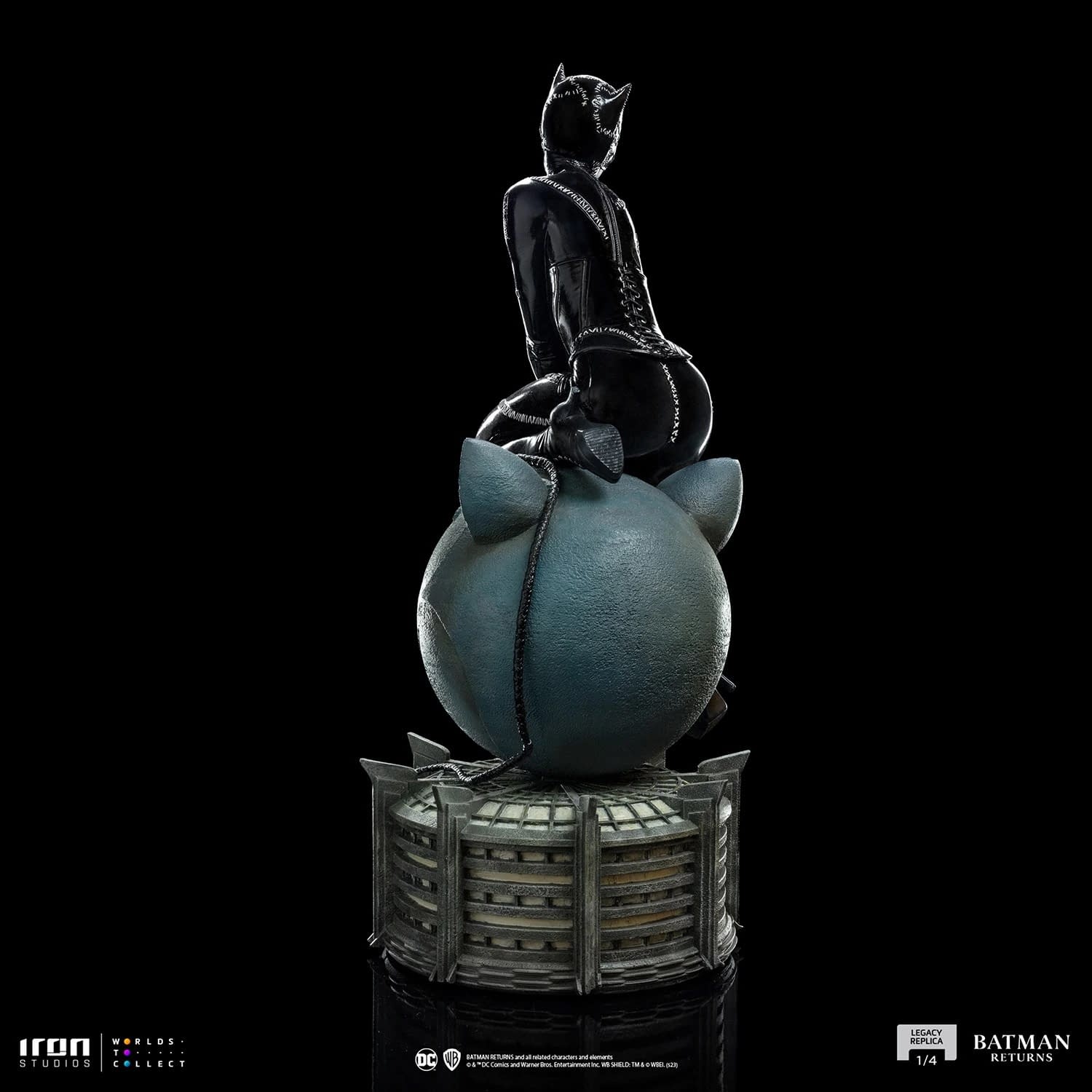 Batman Returns Catwoman Strikes Again with New Iron Studios Statue 