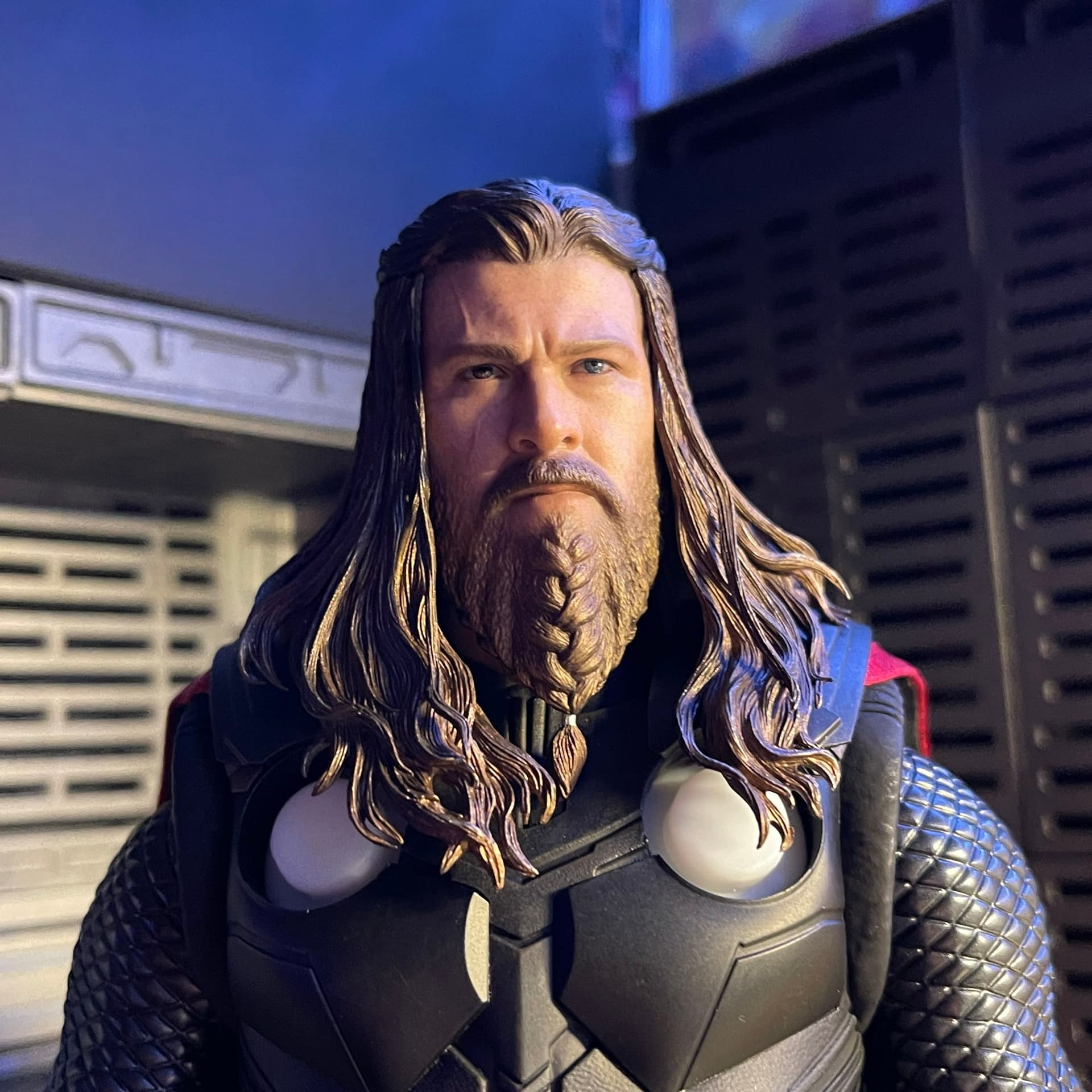 Avengers: Endgame Hot Toys Thor - Riding the Lighting 