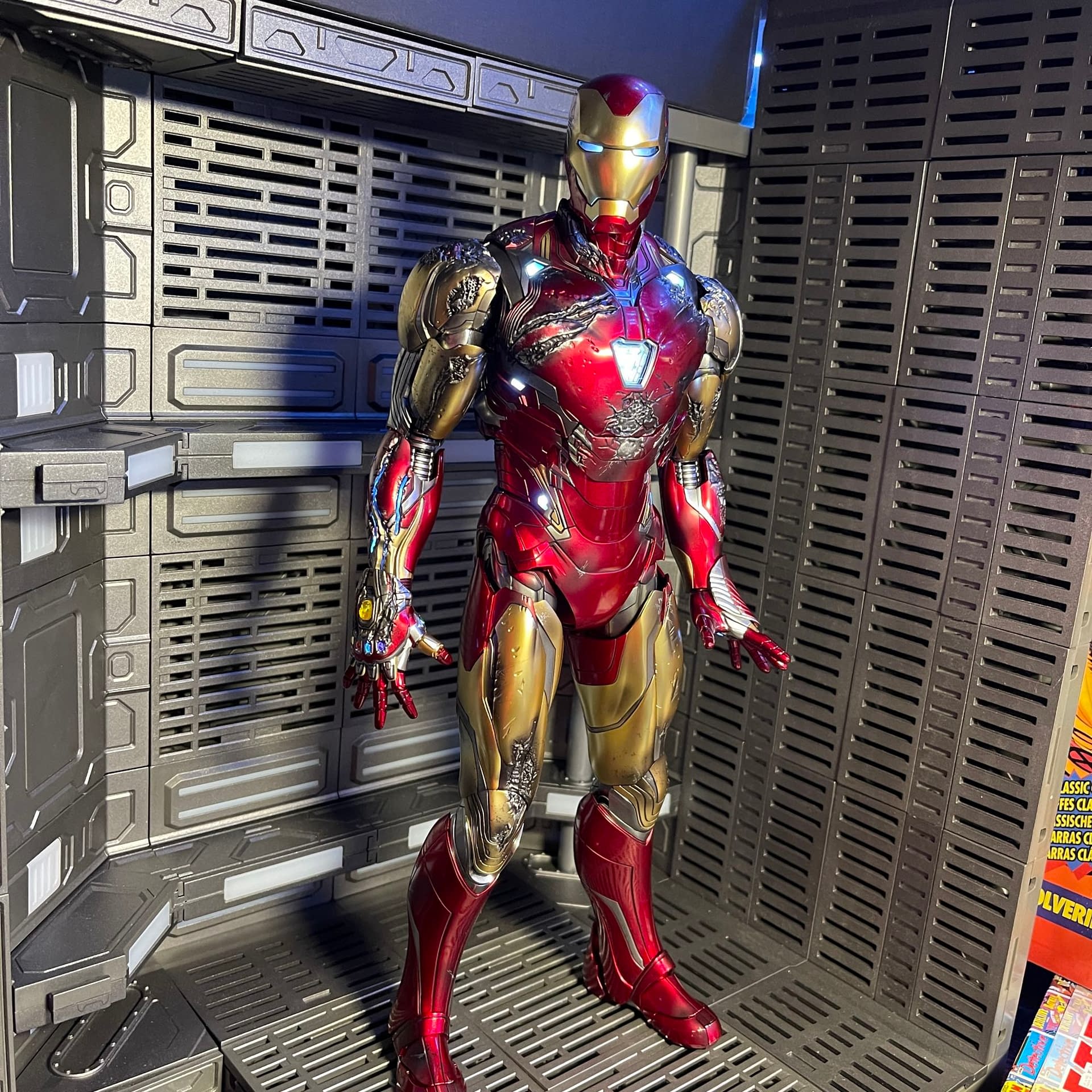 Avengers: Endgame Hot Toys Iron Man Mark LXXXV - We Love You 3000
