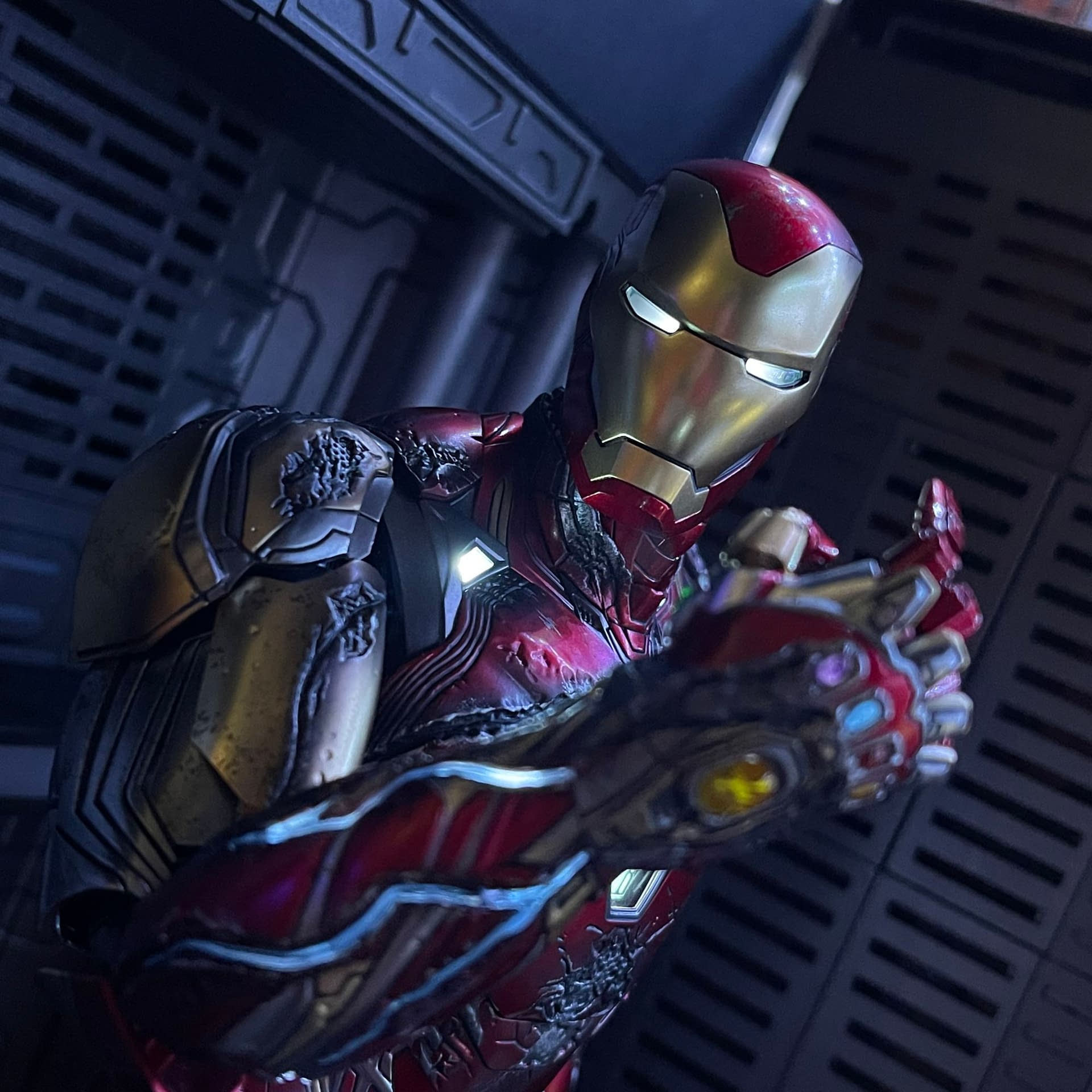 Avengers: Endgame Hot Toys Iron Man Mark LXXXV - We Love You 3000
