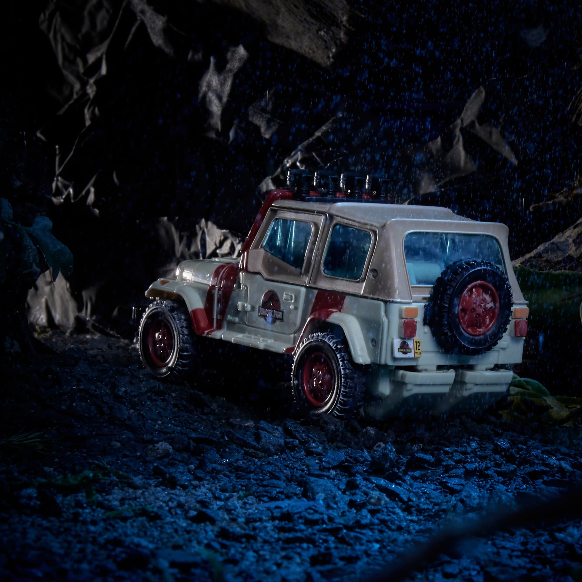 Hasbro Debuts New Jurassic Park x Transformers Dilophocon and JP12