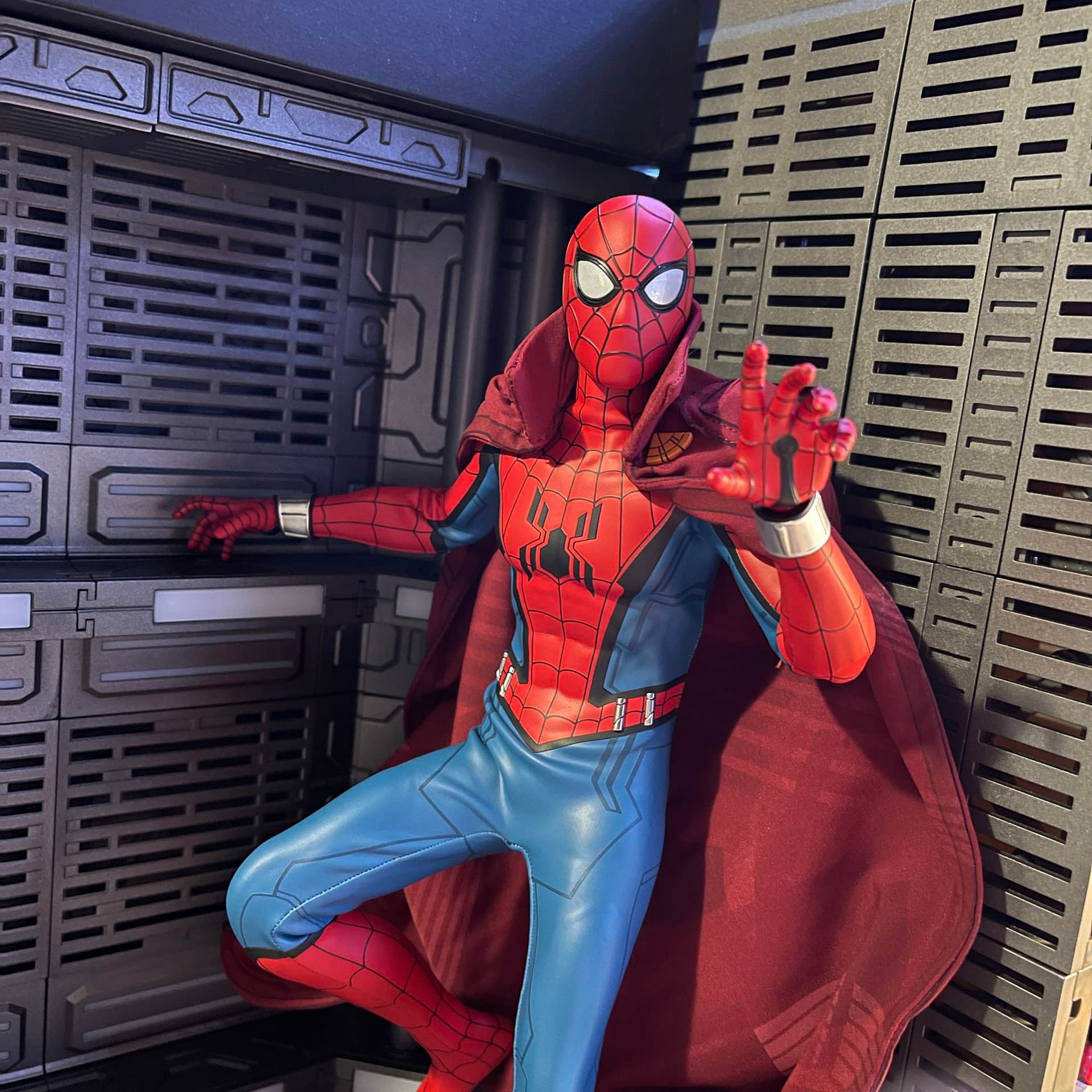 Explore the Spider-Verse - Hot Toys Spider-Man (Zombie Hunter)
