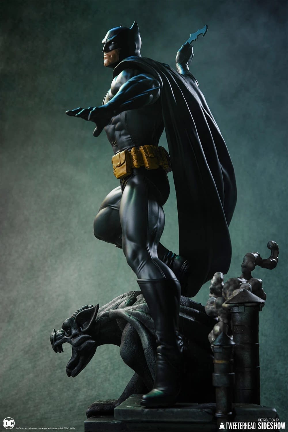 Tweeterhead Unveils Batman (Black and Gray Edition) 1:6 Scale Maquette