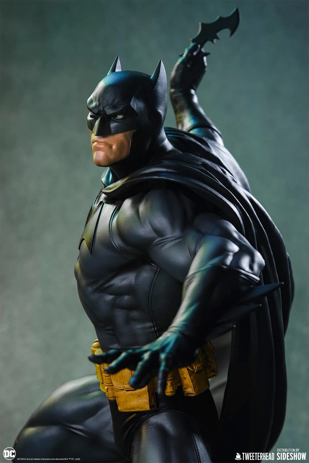 Tweeterhead Unveils Batman (Black and Gray Edition) 1:6 Scale Maquette