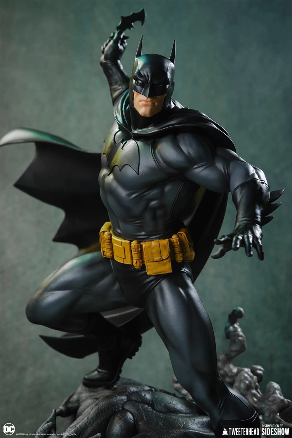 Tweeterhead Unveils Batman (Black and Gray Edition) 1:6 Scale Maquette